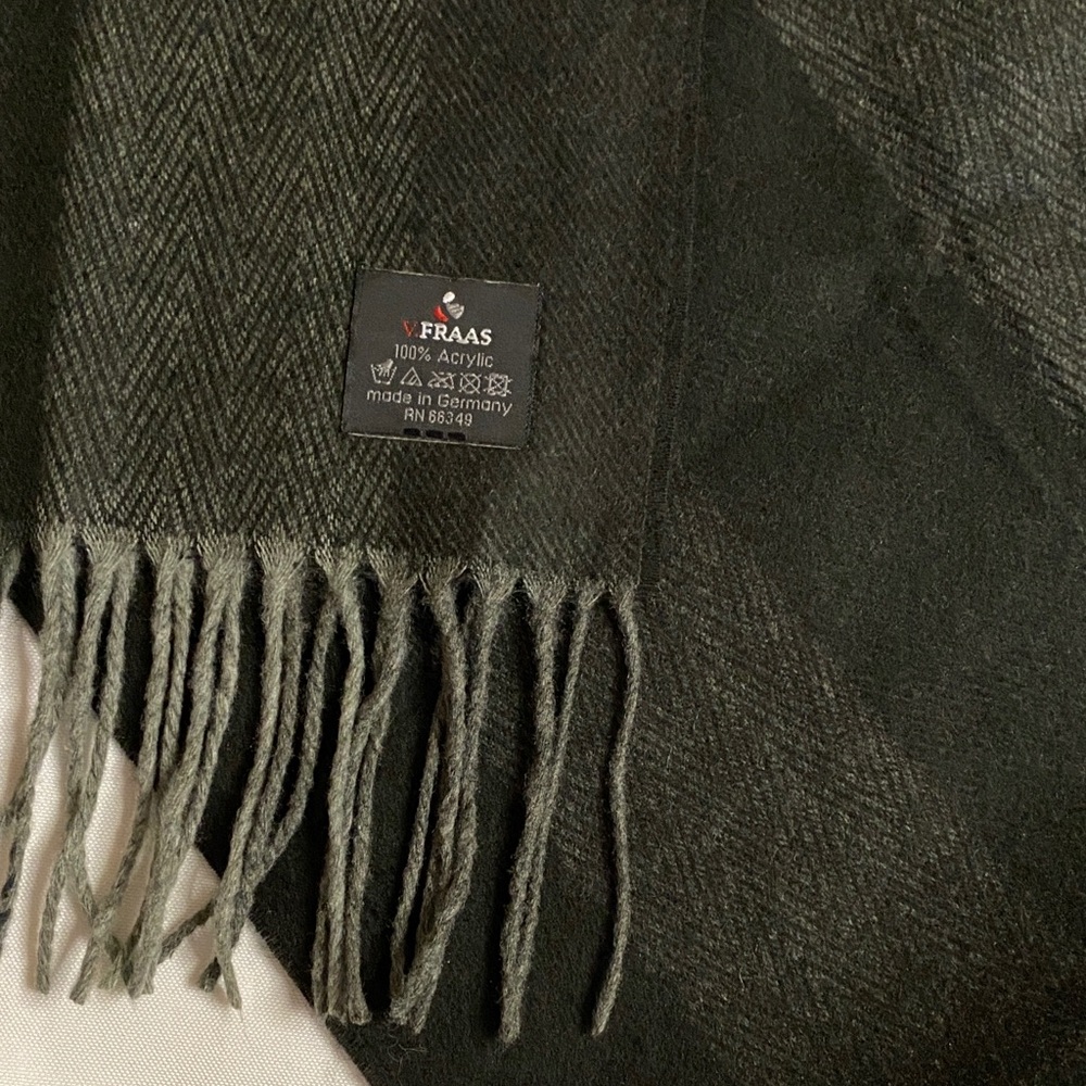 V.Fraas Men's Charcoal Scarf